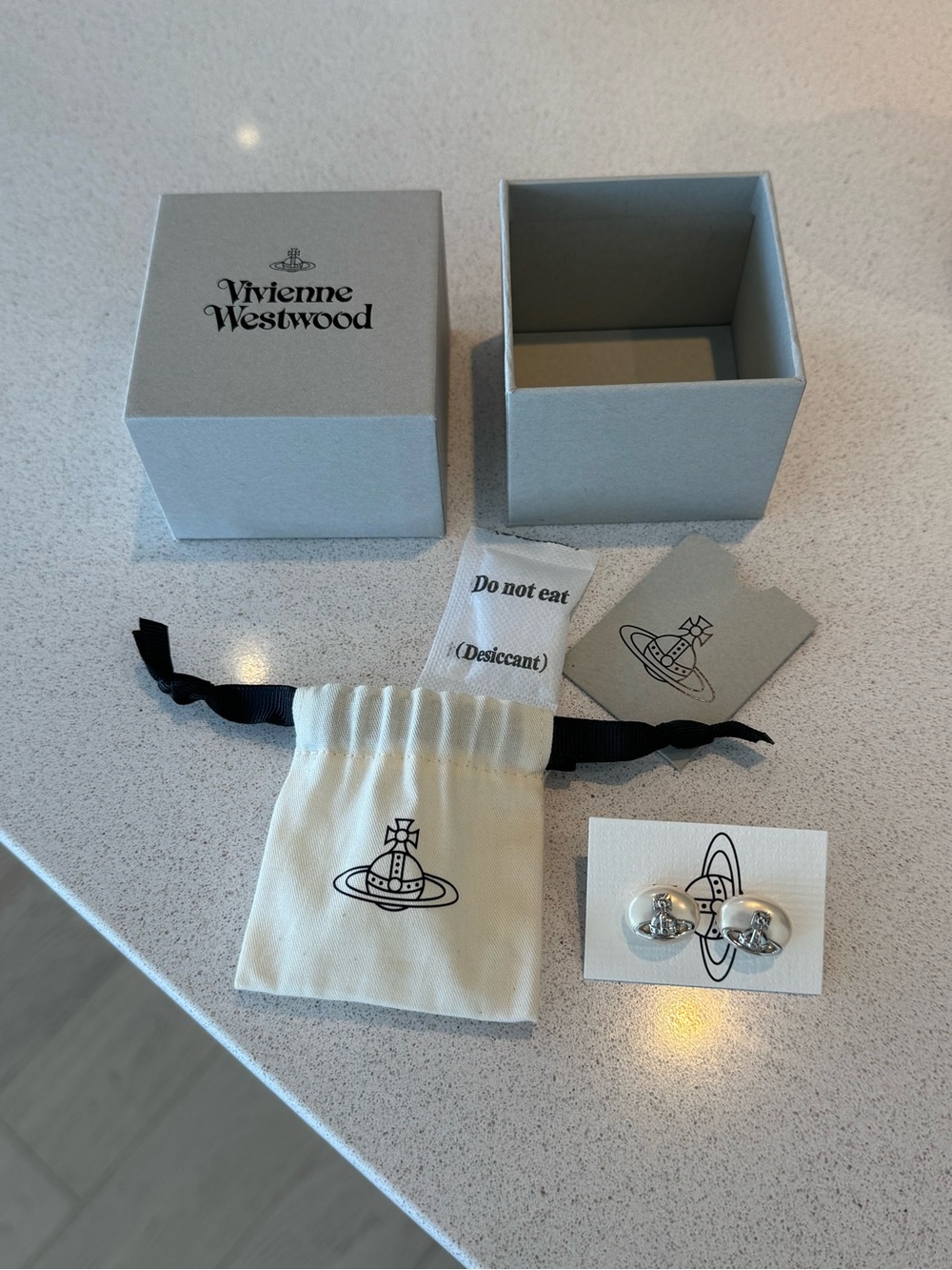 Vivienne Westwood Silver Orb Stud Earrings with Pouch and Box - Picture 1 of 3